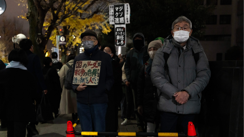 'Non à la guerre' : des manifestants à Tokyo demandent au PM Takaichi de retirer ses commentaires sur Taïwan et rejettent le débat nucléaire