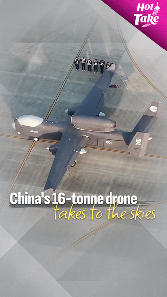 Navire-mère de drone 'Jiutian' de 16 tonnes s'élève lors de son vol inaugural video poster