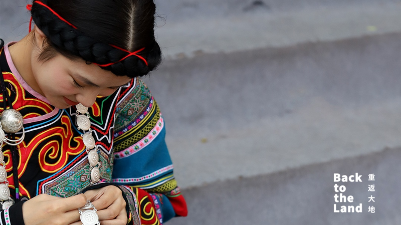 Traditions_Brillantes___L_Art_des_Ornements_en_Argent_des_Yi