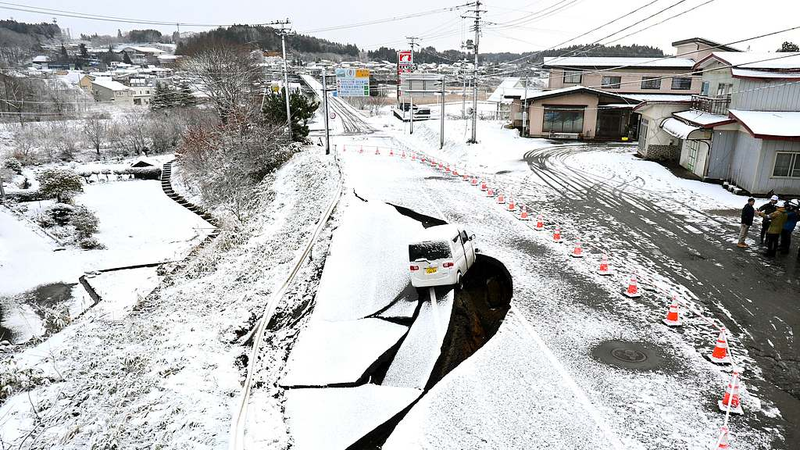 Tremblement de terre de magnitude 7,5 au Japon blesse 30 personnes et déclenche des évacuations massives
