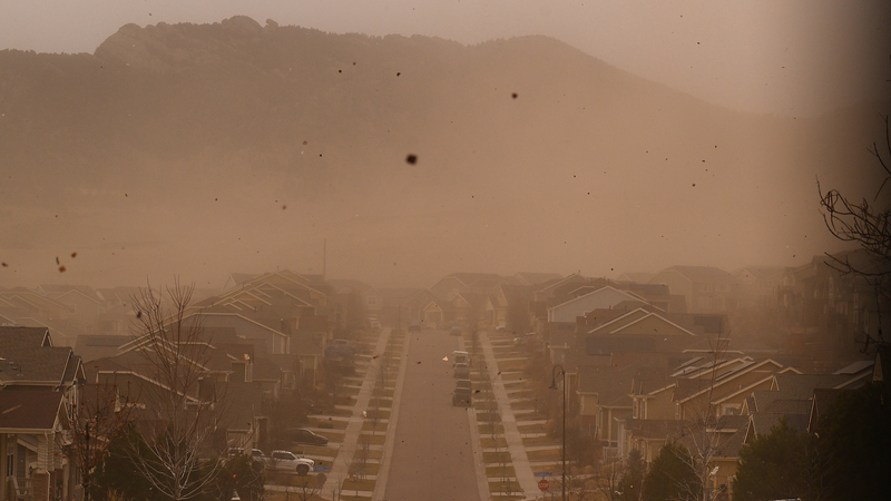 L'ouest des États-Unis frappé par de violentes tempêtes hivernales, 750 000 sans électricité