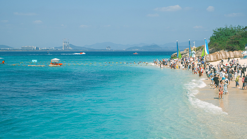 Île Wuzhizhou : La restauration des coraux alimente le boom de l'éco-tourisme video poster