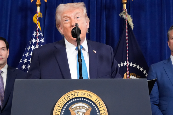 Briefing de Trump après les frappes américaines sur le Venezuela : Maduro capturé, entreprises pétrolières invitées