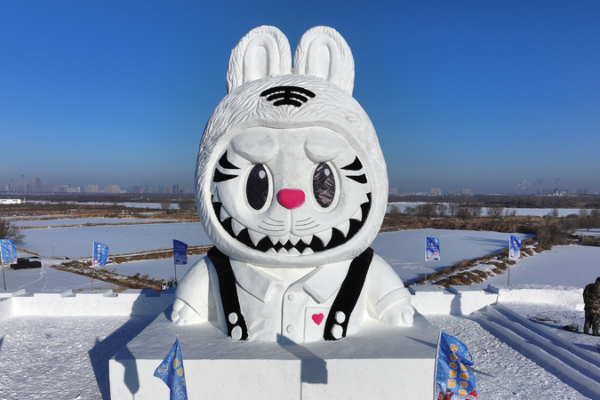 Labubu s'associe avec le célèbre géant bonhomme de neige de Harbin