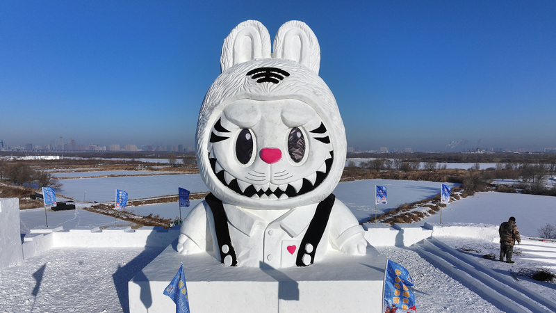 Labubu s'associe avec le célèbre géant bonhomme de neige de Harbin