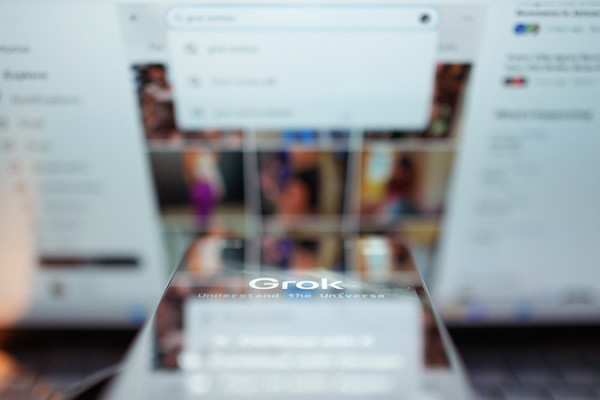 X interdit à Grok de déshabiller les images après un tollé mondial