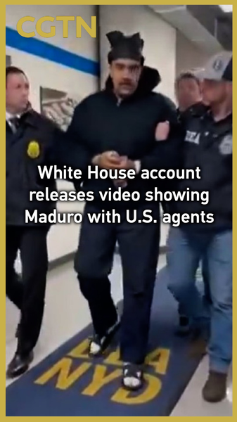 La Maison Blanche publie une vidéo virale de Nicolás Maduro avec des agents américains video poster