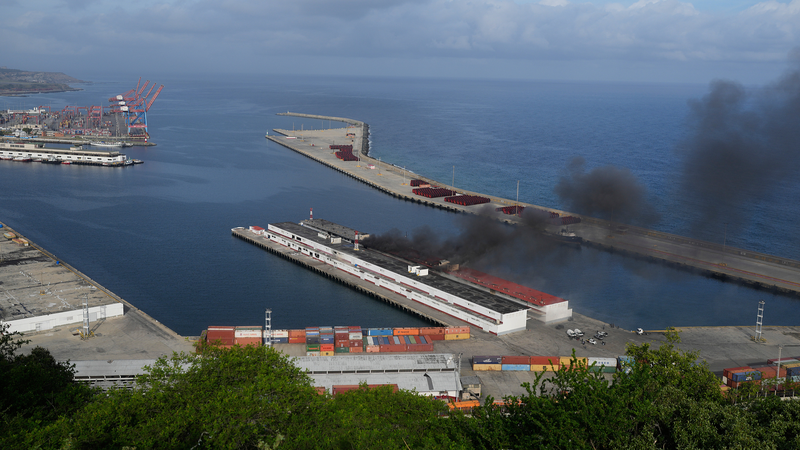 Les États-Unis lancent de grandes frappes sur le Venezuela, Maduro capturé video poster