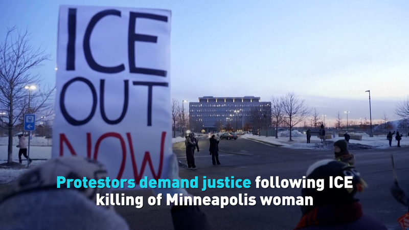 Les manifestants exigent justice après une fusillade de l'ICE à Minneapolis video poster