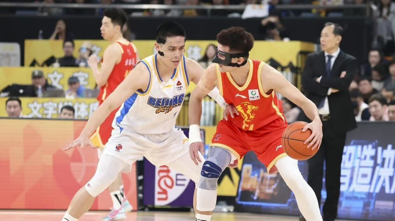 Les Guangsha Lions remportent leur huitième victoire consécutive, en tête du classement CBA après un thriller 77–74