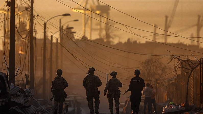 Les incendies de forêt au Chili tuent 18 personnes et forcent des milliers à fuir