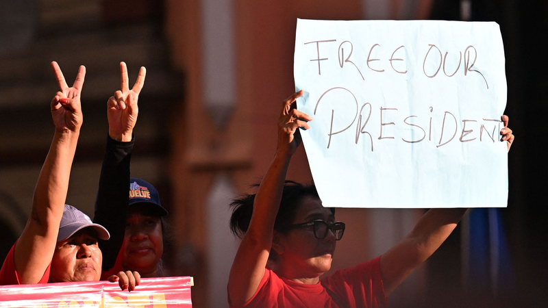 Frappes américaines à Caracas : Maduro saisi lors d'un raid spectaculaire video poster