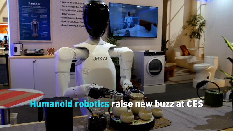 Les robots humanoïdes volent la vedette le deuxième jour du CES 2026 video poster