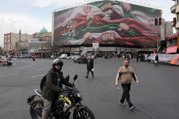 Les États-Unis laissent toutes les options sur la table alors que l'Iran dénonce l'ingérence étrangère