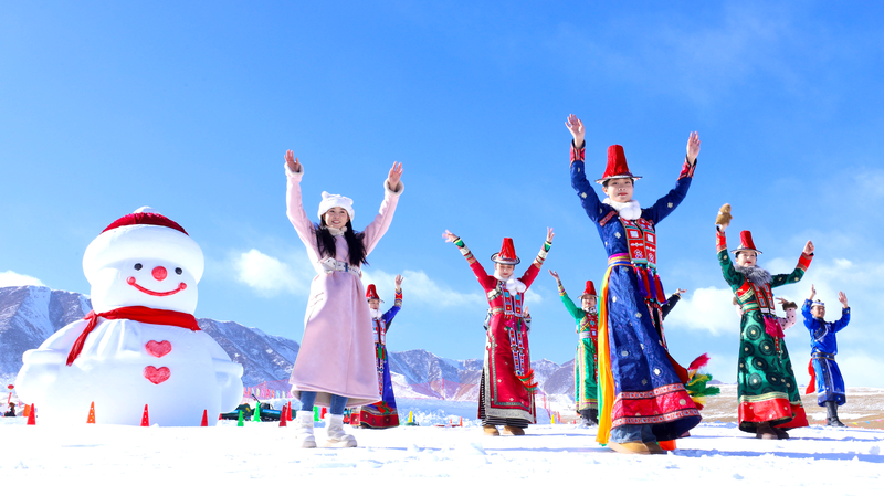 Festival_de_glace_et_de_neige_aux_montagnes_Qilian_stimule_le_tourisme_d_hiver