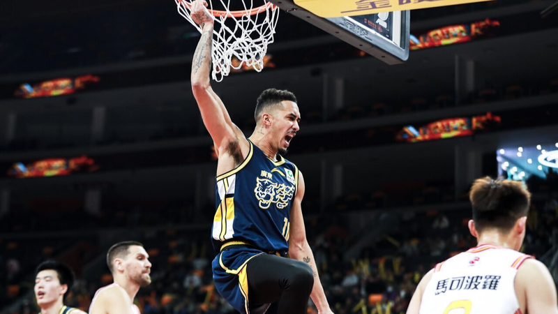 Confrontation CBA : Guangdong Devincent Shenzhen 110-105, Shanghai Reste en Forme