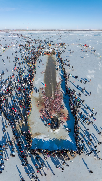 Le Festival de Pêche sur Glace de Songyuan Révèle les Merveilles de l'Hiver video poster