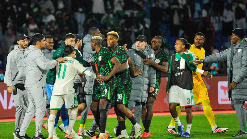 CAF inflige une amende de 100 000 $ à l'Algérie, suspend des joueurs après l'affrontement de l'AFCON avec le Nigeria