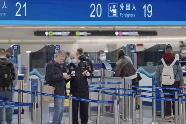 L'aéroport d'Urumqi bat des records avec 1,1M de passagers en 2025 video poster