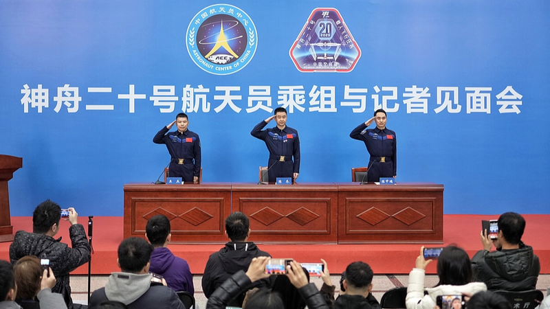 Les astronautes de Shenzhou-20 tiennent leur première conférence de presse depuis leur retour