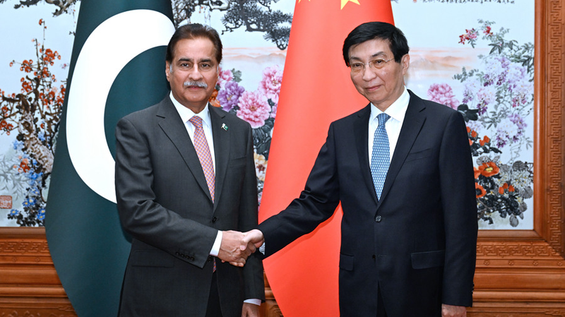 Wang Huning de Chine rencontre le président pakistanais Ayaz Sadiq