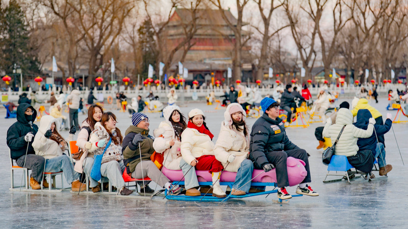 Carnaval de glace de Shichahai : Patiner dans la magie festive du vieux Pékin