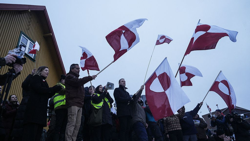 Trump insiste sur 'pas de retour en arrière' au Groenland, attise la tension de l'OTAN