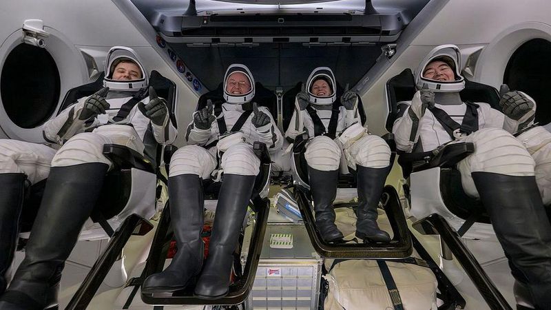 Des astronautes de l'ISS amerrissent après une évacuation médicale historique