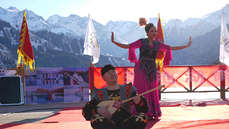 Tambours_de_l_aube_et_danse___le_lac_Tianchi_accueille_2026_avec_splendeur_culturelle video poster