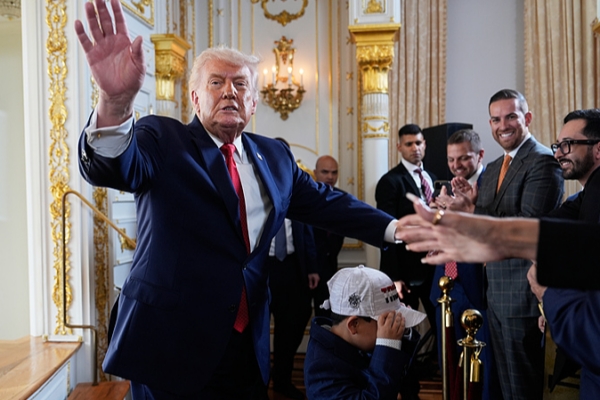 Trump_promet_de_chasser_la__menace_russe__du_Groenland