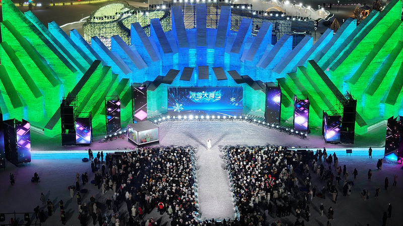 Le monde de glace et de neige de Harbin accueille 2026 avec un spectacle givré