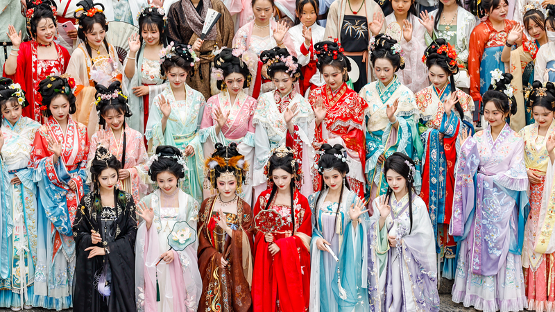 Chic Chinois : Comment la mode reflète la confiance culturelle