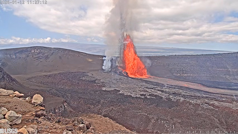 Les spectaculaires fontaines de lave de Kilauea illuminent le ciel hawaïen