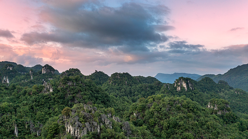 Xingwen___le_pays_des_merveilles_karstiques_de_la_Chine_brille_au_Gala_du_Festival_du_Printemps_2026 video poster