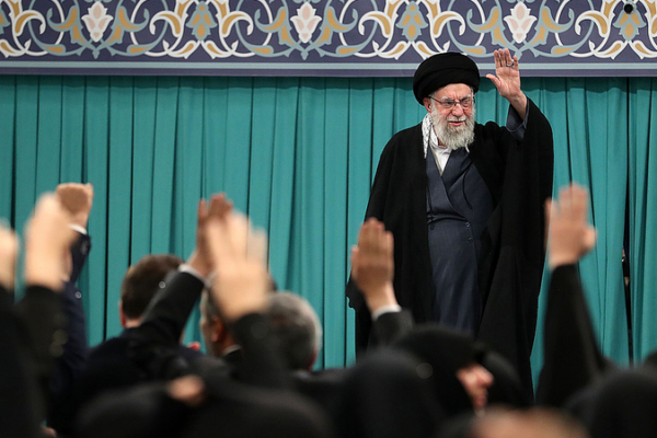 Khamenei déclare victoire sur la sédition soutenue par les États-Unis en pleine manifestations en Iran